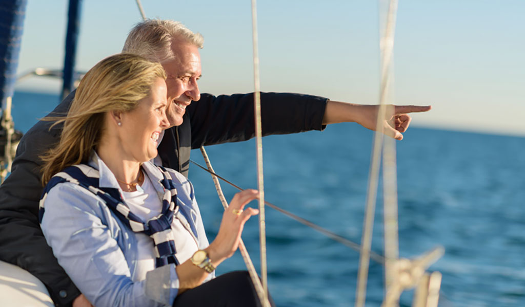 Ehepaar auf Segelboot - Reisen mit COPD