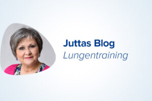 Portrait einer älteren Frau mit kurzen grauen Haaren neben dem Text Juttas Blog Lungentraining.